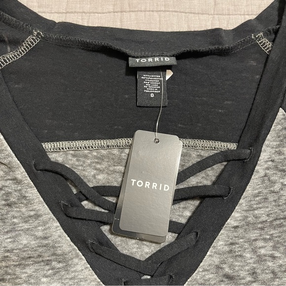TORRID Grey & Black Lace-Up Football Sport Burnout Tee V-neck Size 0 Large - Picture 2 of 6